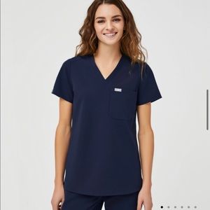 Figs Catarina One Pocket Scrub Top- Navy Blue Size Small